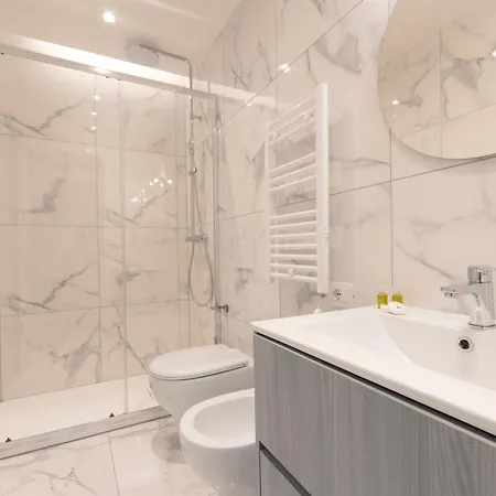 Apartman Modern & Stylish Near Isola & Station *